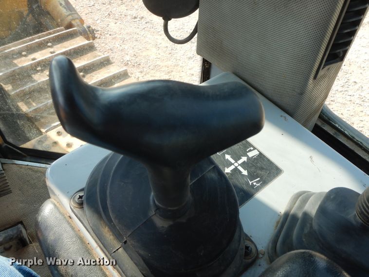 image for item HP9564 2002 John Deere 750C LT Series II  dozer