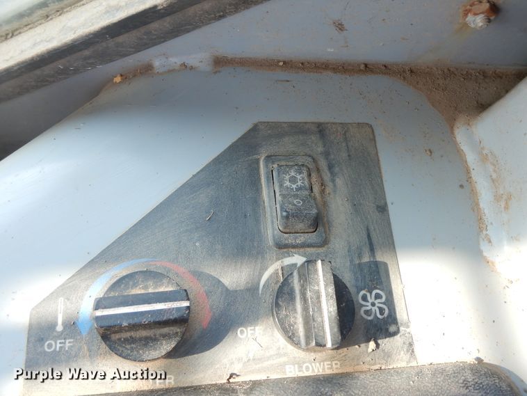 image for item HP9564 2002 John Deere 750C LT Series II  dozer