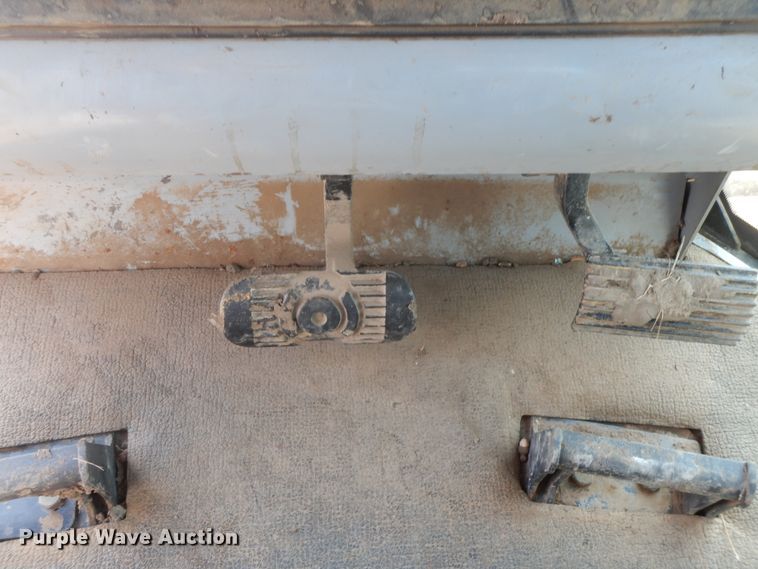 image for item HP9564 2002 John Deere 750C LT Series II  dozer