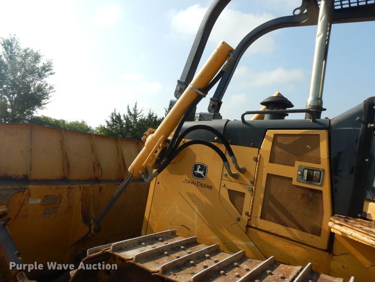 image for item HP9564 2002 John Deere 750C LT Series II  dozer