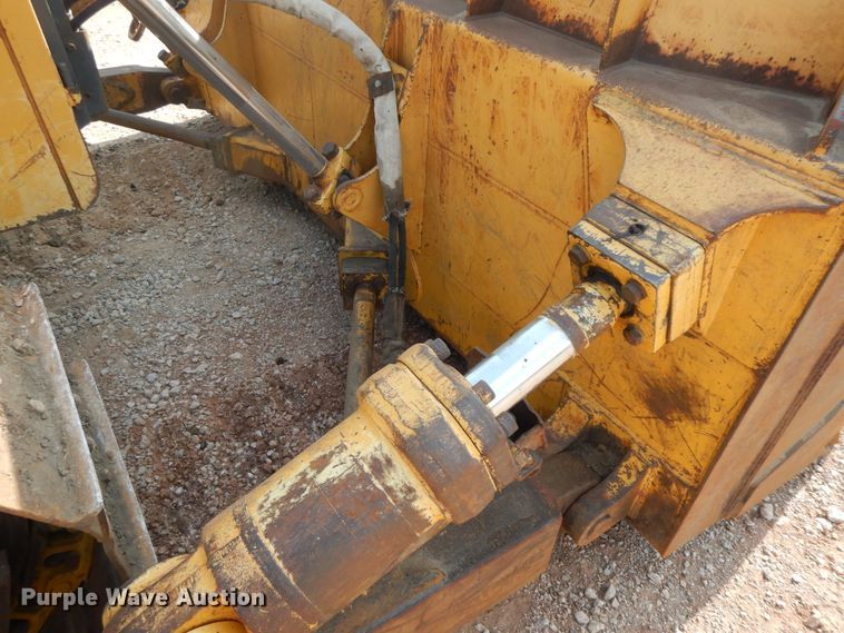 image for item HP9564 2002 John Deere 750C LT Series II  dozer