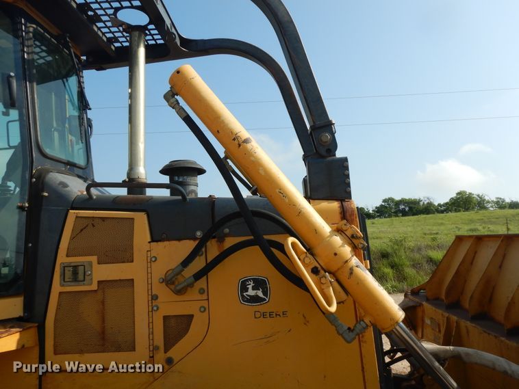 image for item HP9564 2002 John Deere 750C LT Series II  dozer