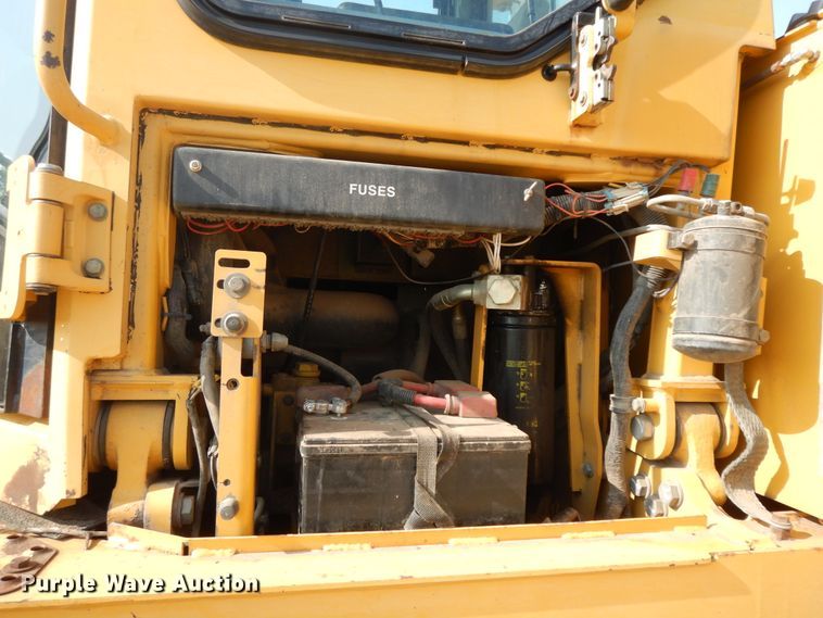 image for item HP9564 2002 John Deere 750C LT Series II  dozer