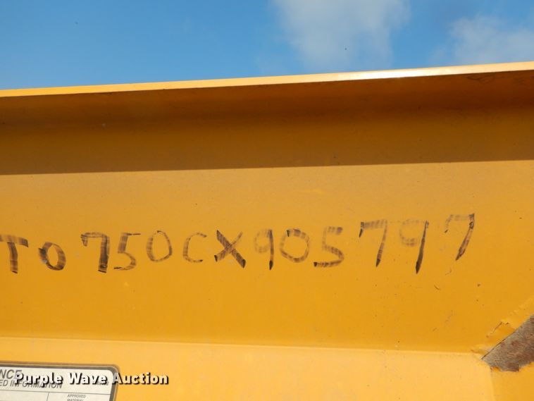 image for item HP9564 2002 John Deere 750C LT Series II  dozer