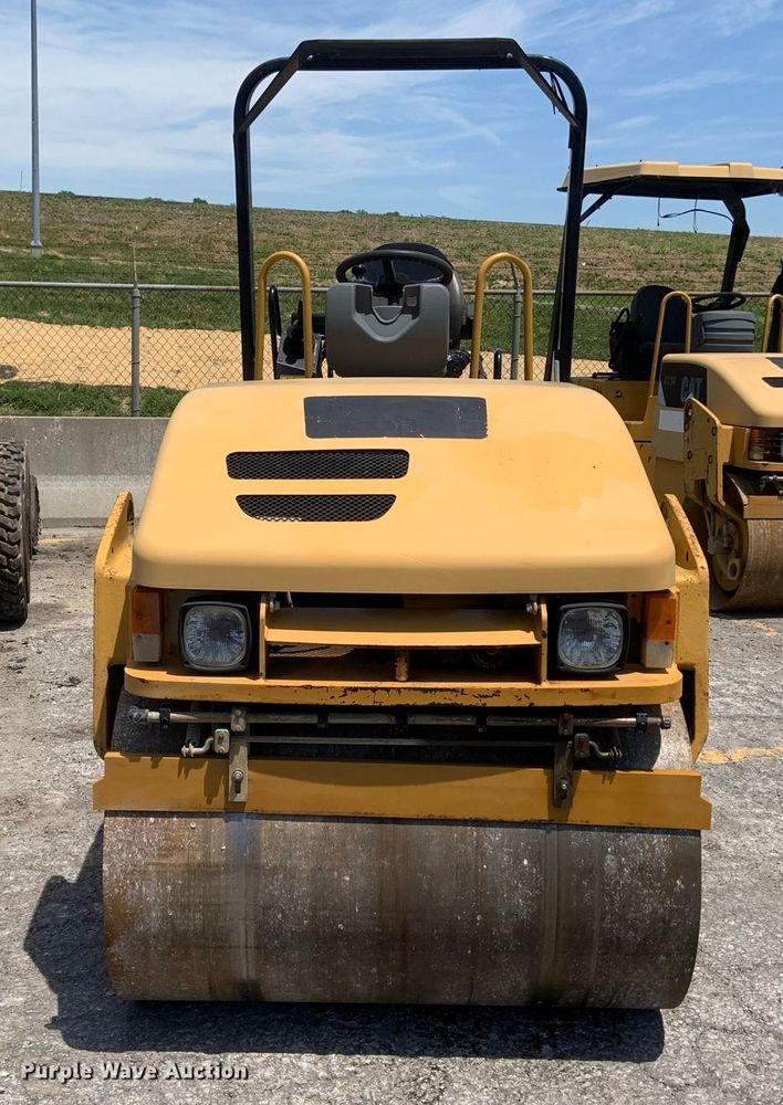 image for item IF9254 2010 Caterpillar CC34  single drum roller