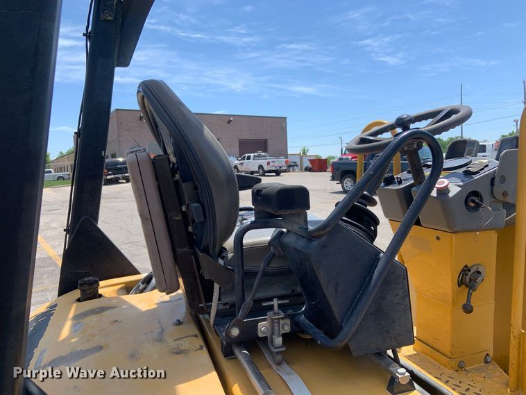 image for item IF9254 2010 Caterpillar CC34  single drum roller