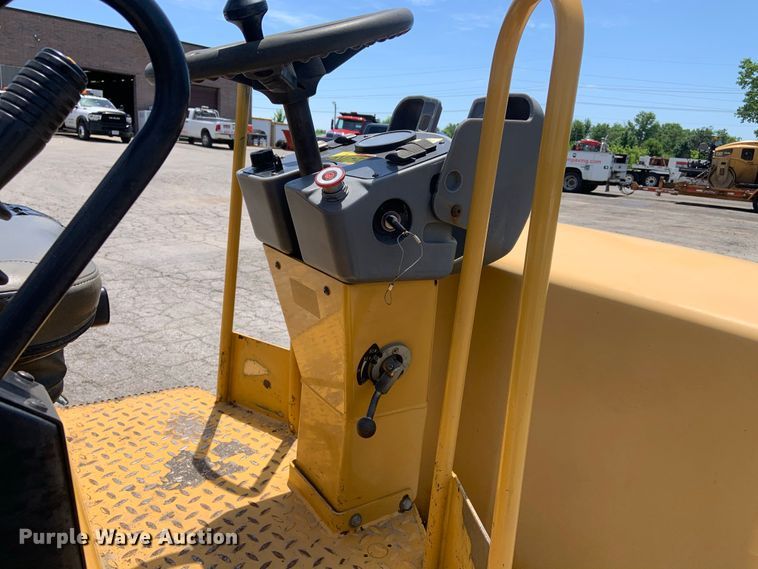 image for item IF9254 2010 Caterpillar CC34  single drum roller