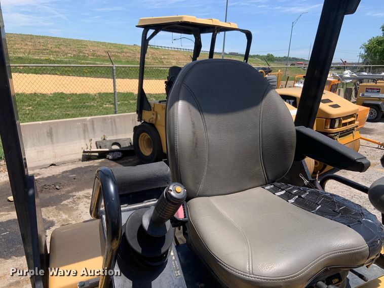 image for item IF9254 2010 Caterpillar CC34  single drum roller