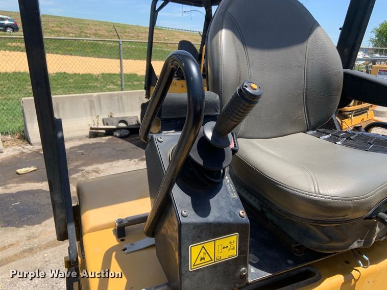 image for item IF9254 2010 Caterpillar CC34  single drum roller