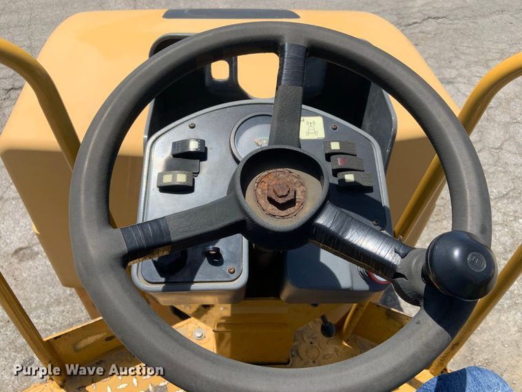 image for item IF9254 2010 Caterpillar CC34  single drum roller