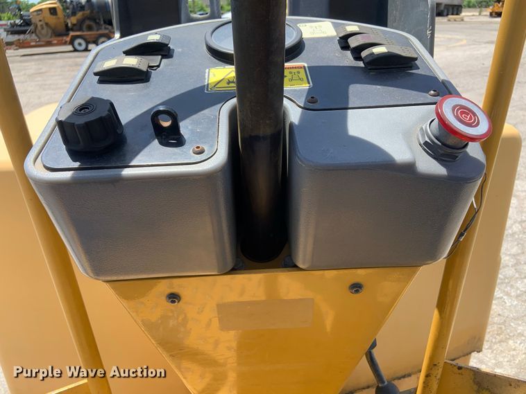 image for item IF9254 2010 Caterpillar CC34  single drum roller