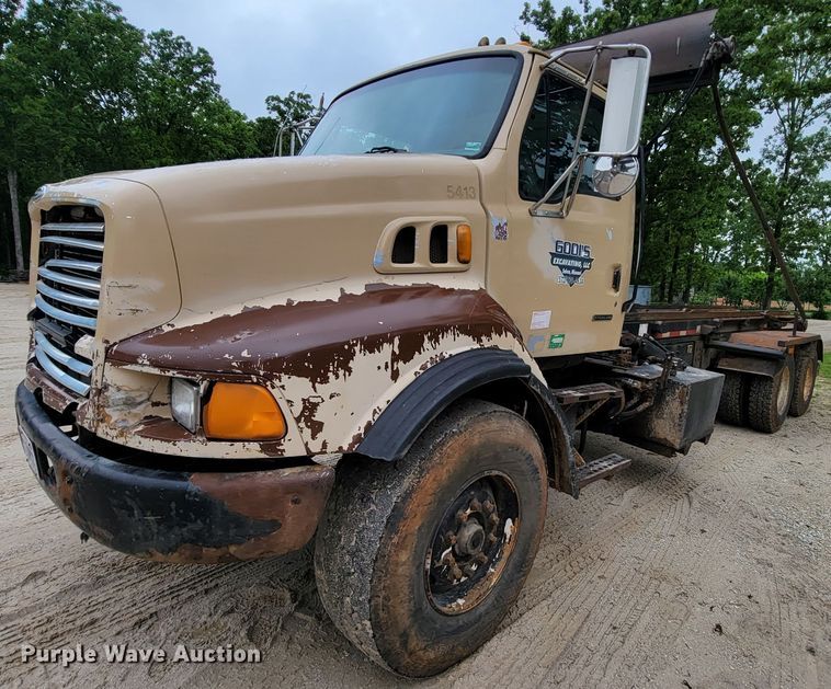 image for item IF9843 1999 Sterling A9500  roll-off container truck