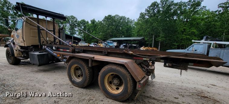 image for item IF9843 1999 Sterling A9500  roll-off container truck
