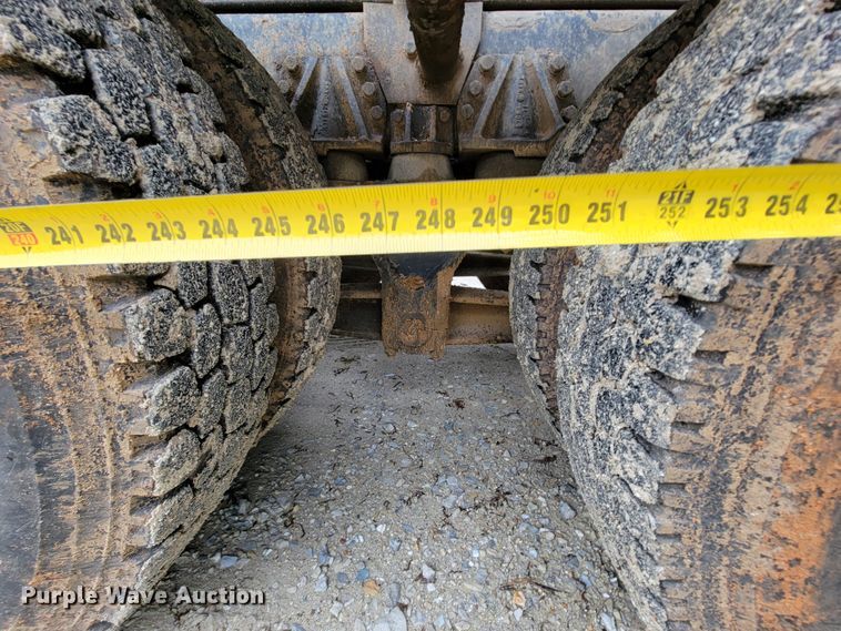 image for item IF9843 1999 Sterling A9500  roll-off container truck