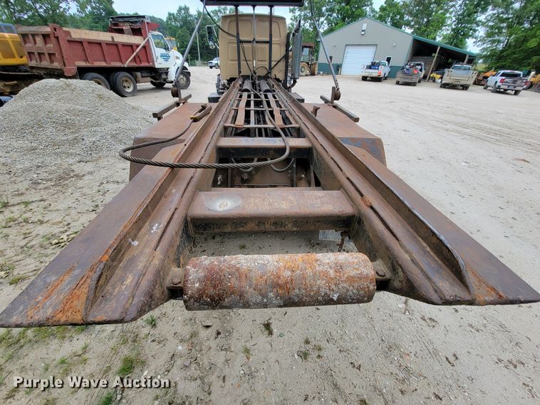 image for item IF9843 1999 Sterling A9500  roll-off container truck