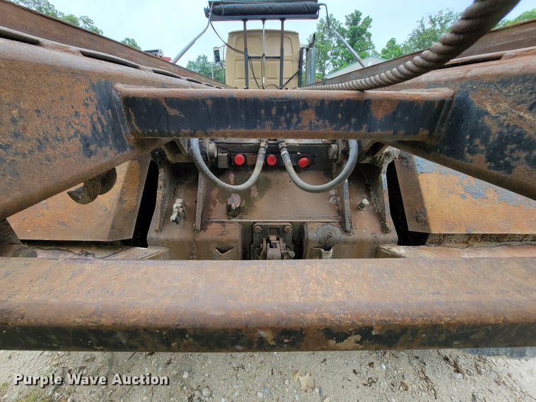 image for item IF9843 1999 Sterling A9500  roll-off container truck