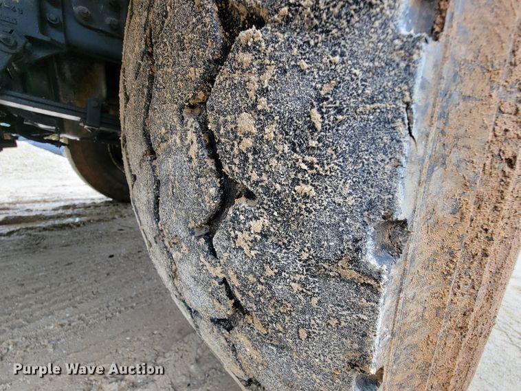 image for item IF9843 1999 Sterling A9500  roll-off container truck