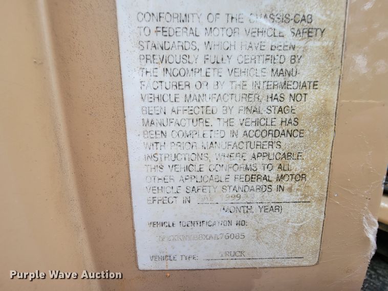 image for item IF9843 1999 Sterling A9500  roll-off container truck