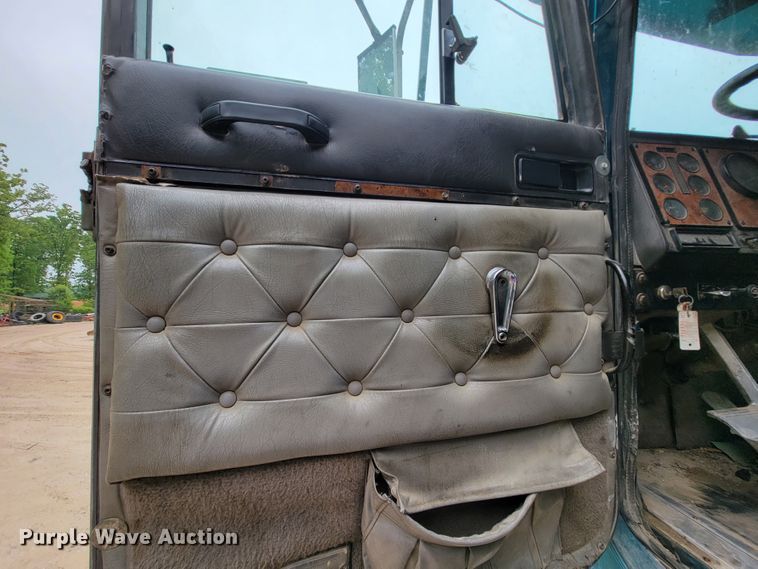 image for item IF9845 1994 International 9400  dump truck