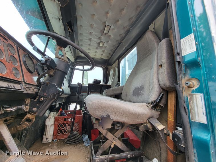 image for item IF9845 1994 International 9400  dump truck