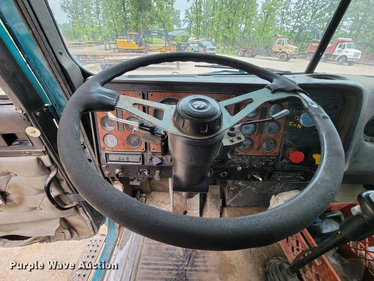 image for item IF9845 1994 International 9400  dump truck