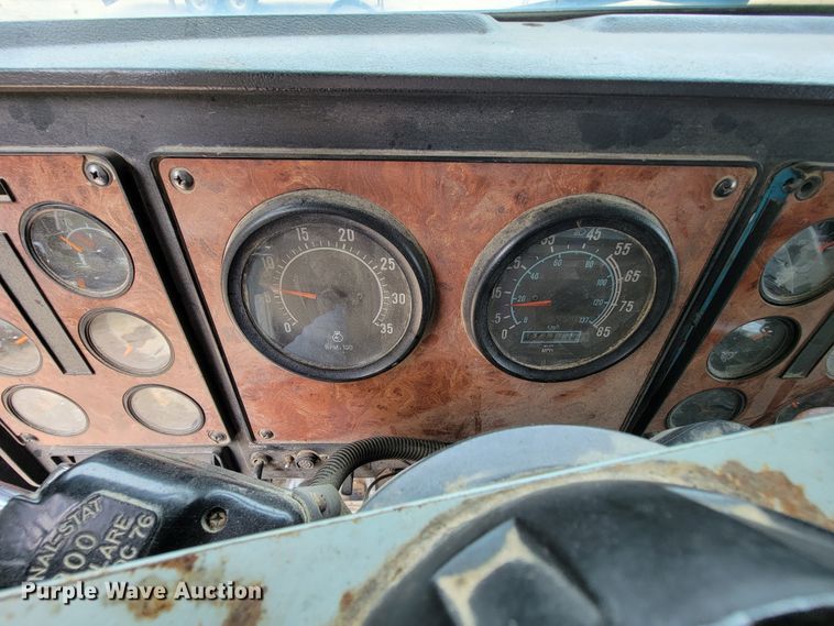 image for item IF9845 1994 International 9400  dump truck