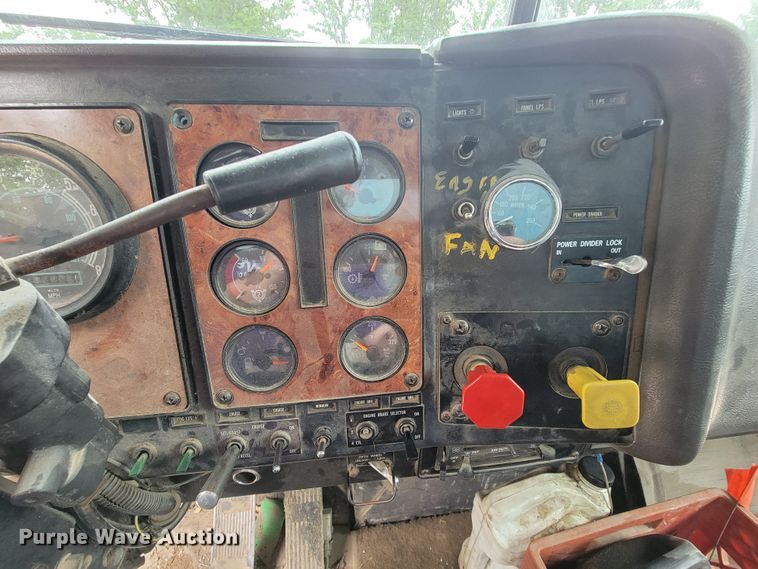 image for item IF9845 1994 International 9400  dump truck