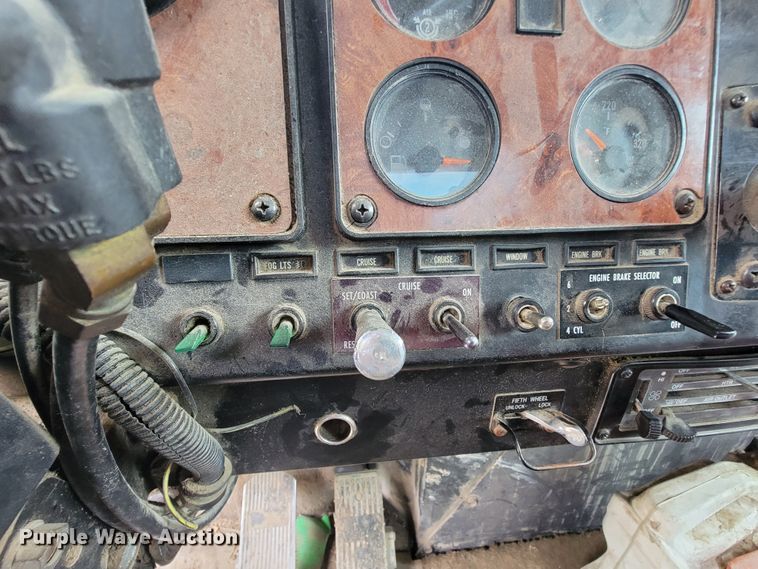 image for item IF9845 1994 International 9400  dump truck