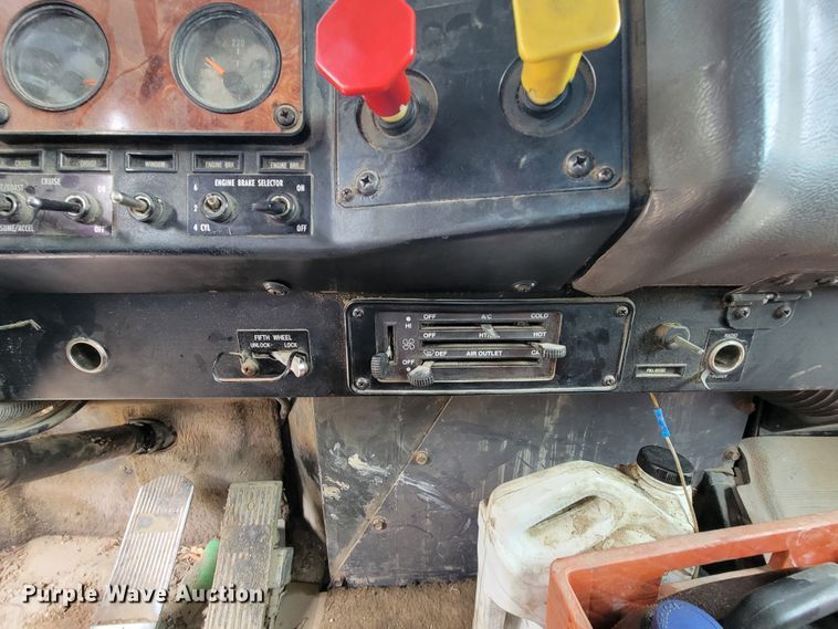 image for item IF9845 1994 International 9400  dump truck