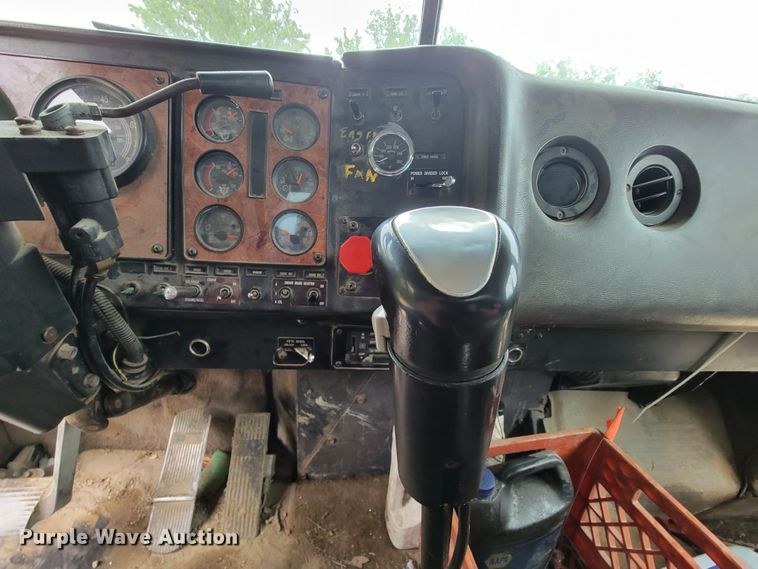 image for item IF9845 1994 International 9400  dump truck