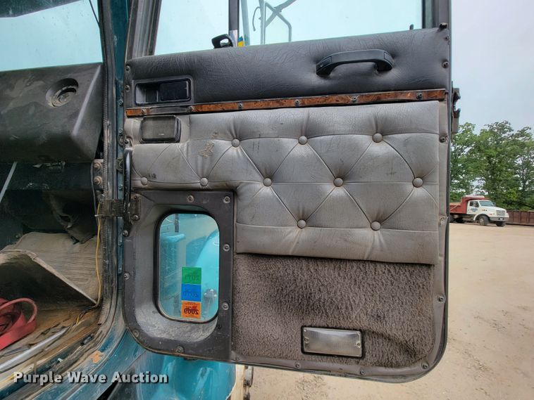 image for item IF9845 1994 International 9400  dump truck