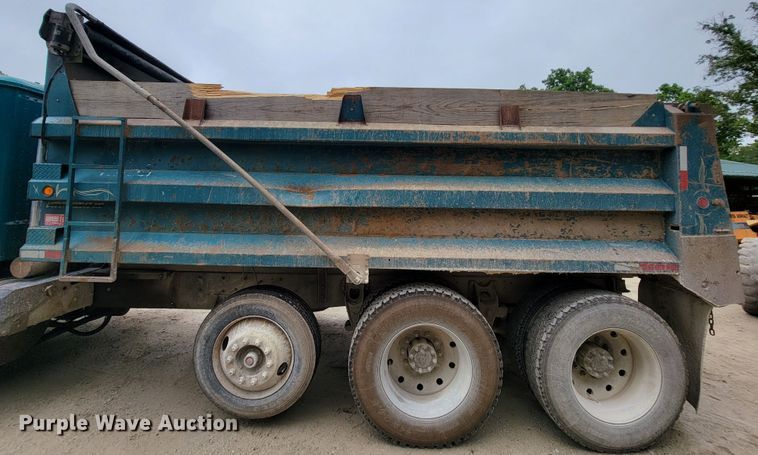 image for item IF9845 1994 International 9400  dump truck