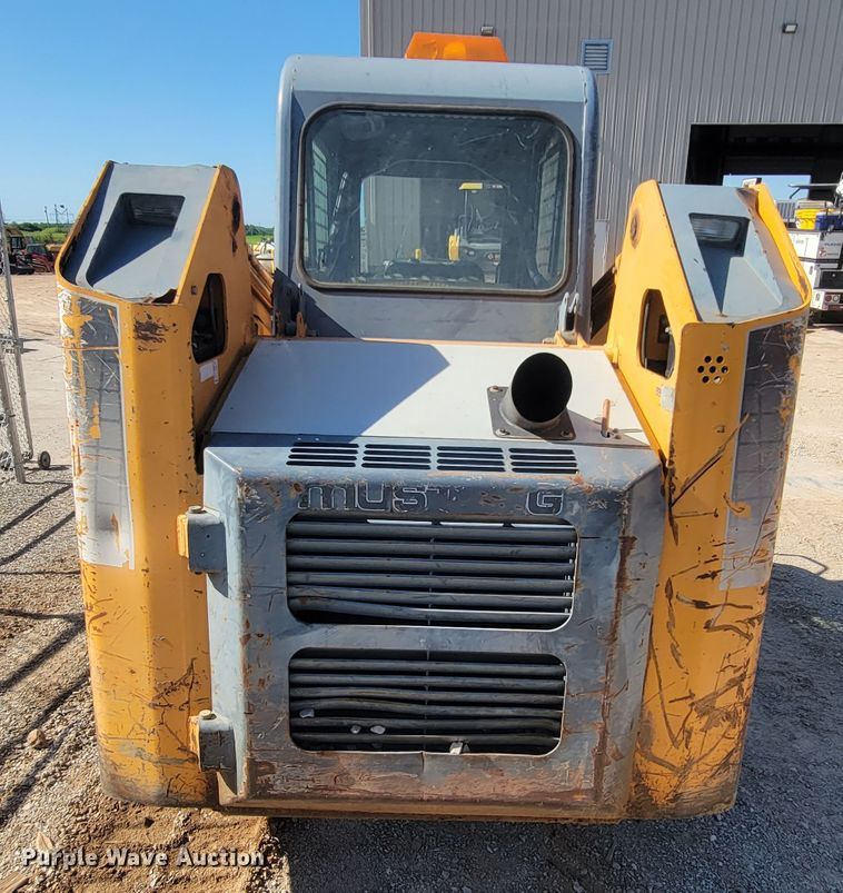 image for item IF9868 2004 Mustang MTL25  tracked skid steer loader