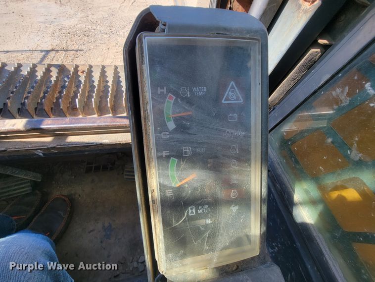 image for item IF9868 2004 Mustang MTL25  tracked skid steer loader