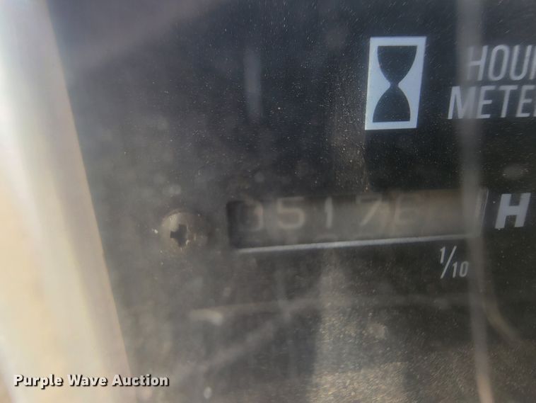 image for item IF9868 2004 Mustang MTL25  tracked skid steer loader