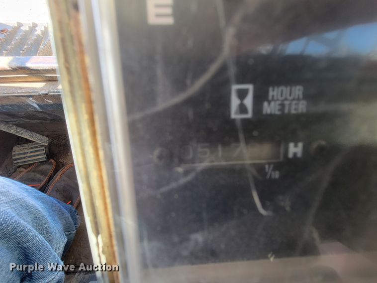 image for item IF9868 2004 Mustang MTL25  tracked skid steer loader