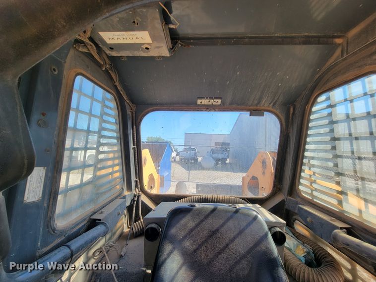 image for item IF9868 2004 Mustang MTL25  tracked skid steer loader