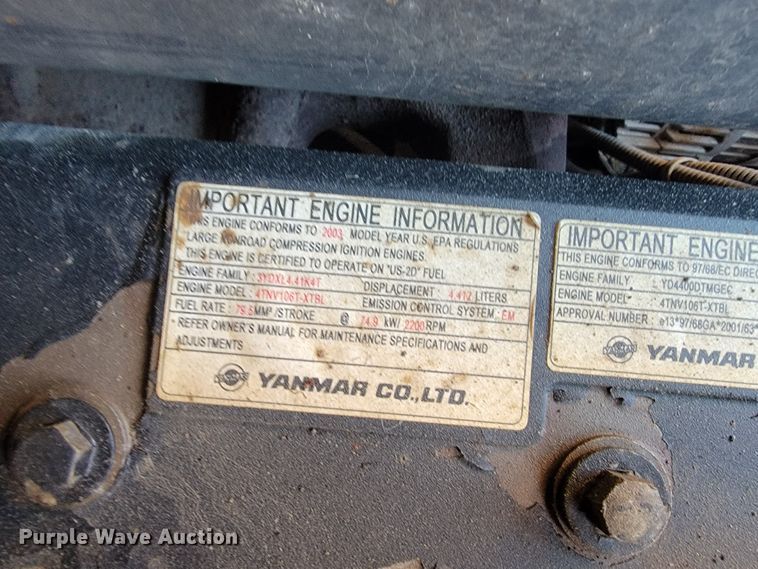 image for item IF9868 2004 Mustang MTL25  tracked skid steer loader