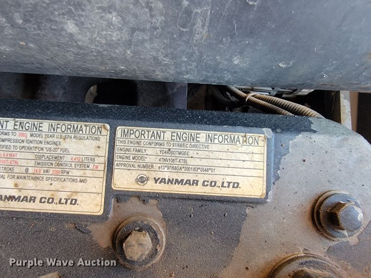 image for item IF9868 2004 Mustang MTL25  tracked skid steer loader