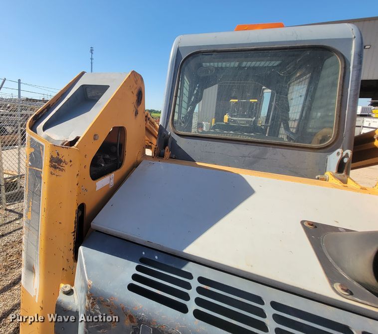 image for item IF9868 2004 Mustang MTL25  tracked skid steer loader