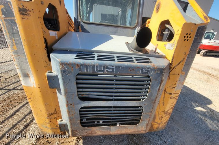 image for item IF9868 2004 Mustang MTL25  tracked skid steer loader