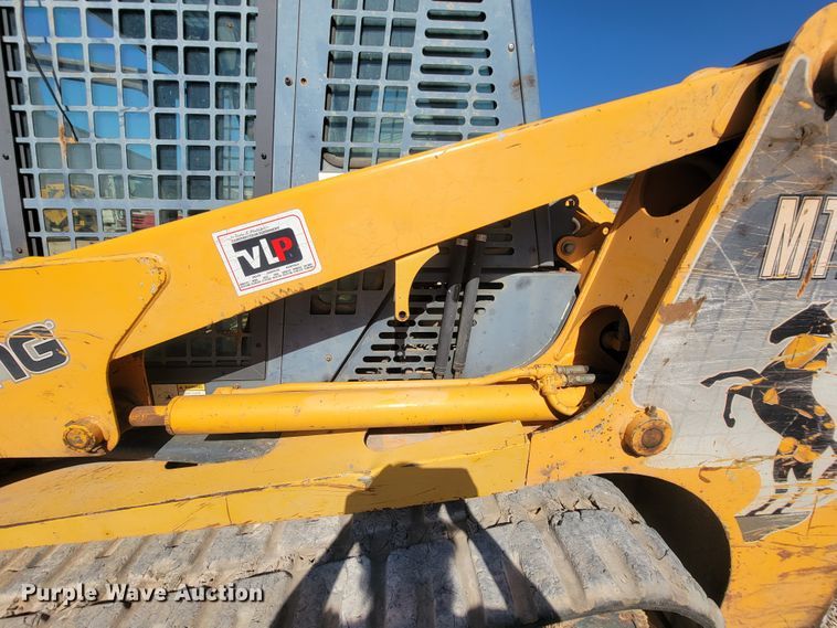 image for item IF9868 2004 Mustang MTL25  tracked skid steer loader