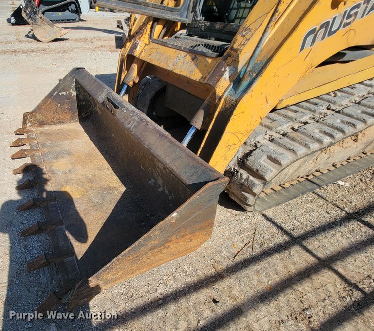 image for item IF9868 2004 Mustang MTL25  tracked skid steer loader