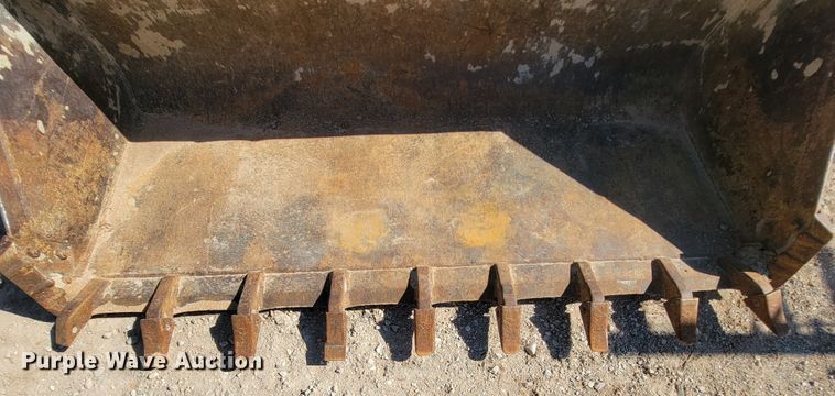 image for item IF9868 2004 Mustang MTL25  tracked skid steer loader