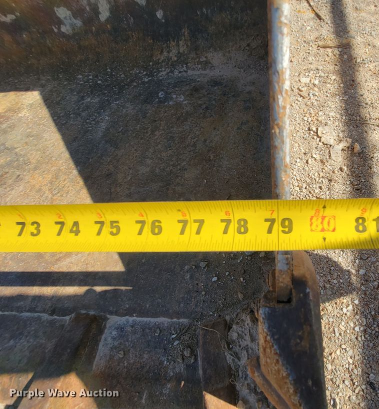 image for item IF9868 2004 Mustang MTL25  tracked skid steer loader