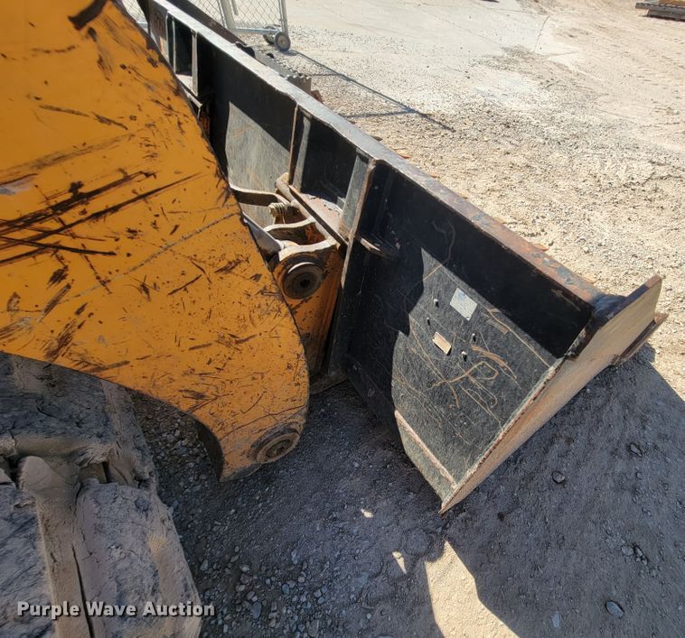 image for item IF9868 2004 Mustang MTL25  tracked skid steer loader