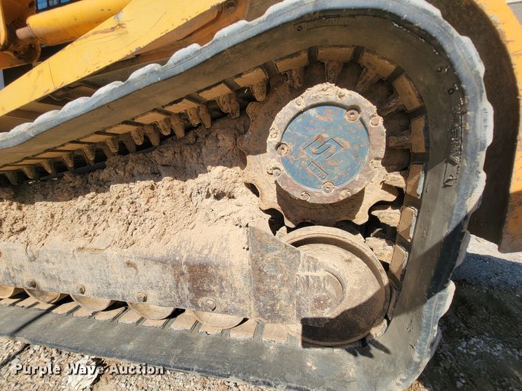 image for item IF9868 2004 Mustang MTL25  tracked skid steer loader