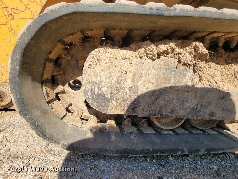 image for item IF9868 2004 Mustang MTL25  tracked skid steer loader