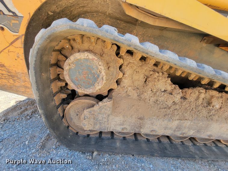 image for item IF9868 2004 Mustang MTL25  tracked skid steer loader