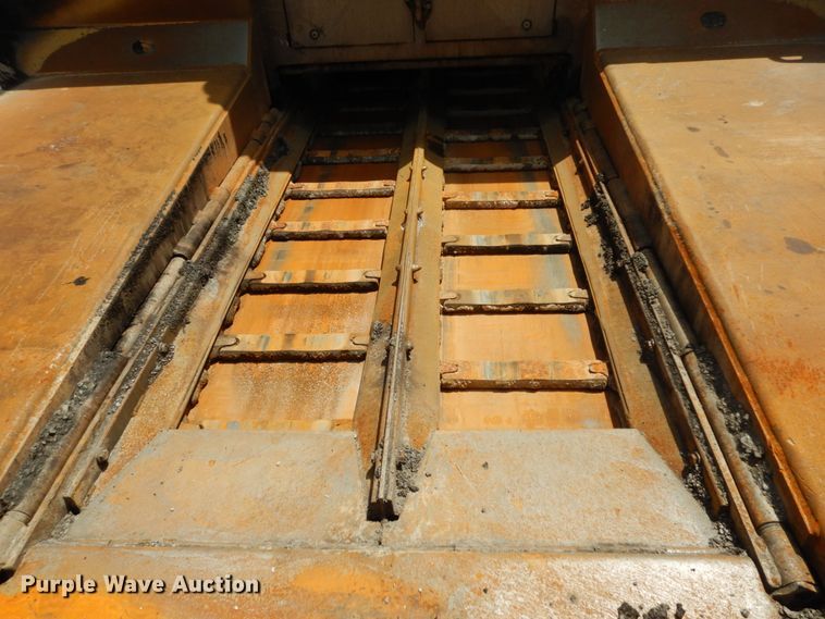 image for item II9514 2005 Caterpillar AP-655C  paver